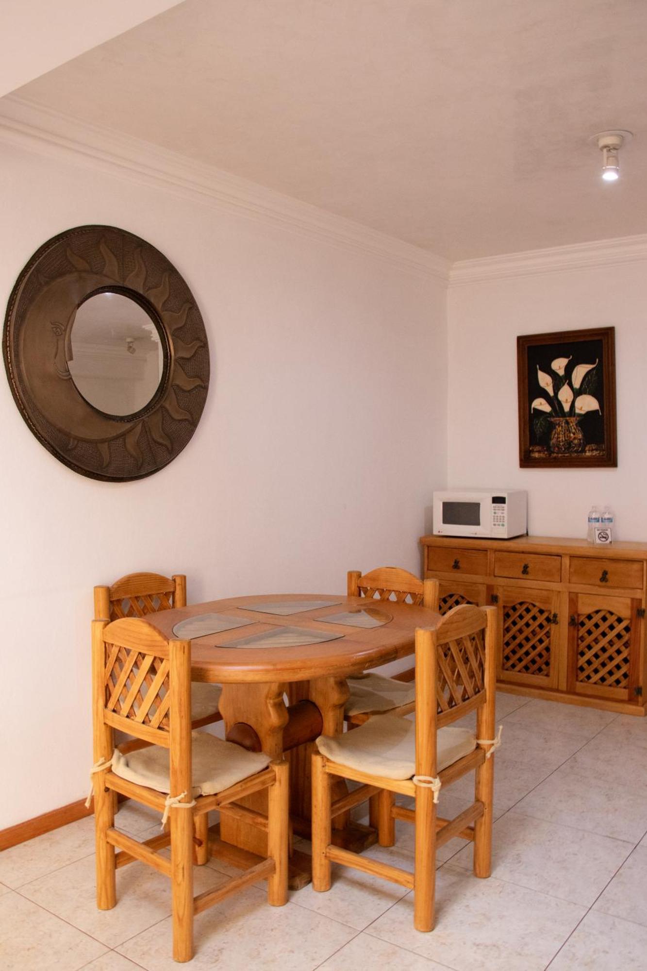 Suites Sevilla ปวยบลา ภายนอก รูปภาพ